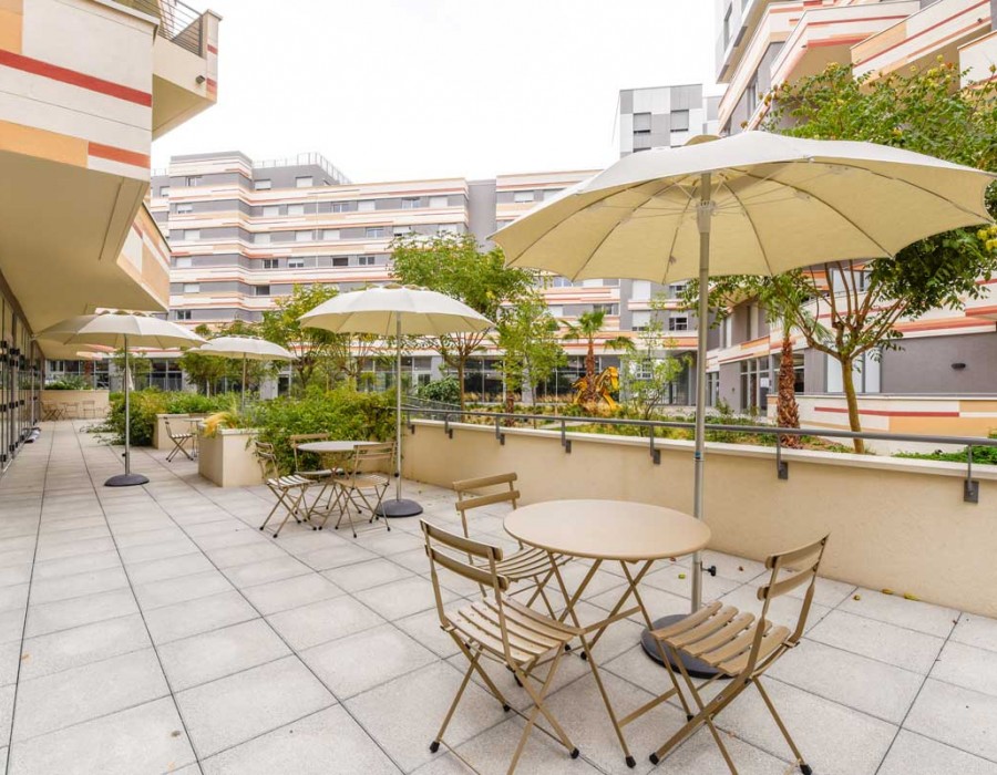 Terrasse - L'Apogée - Résidence Seniors Services - Occitalia à Castelnau-le-lez